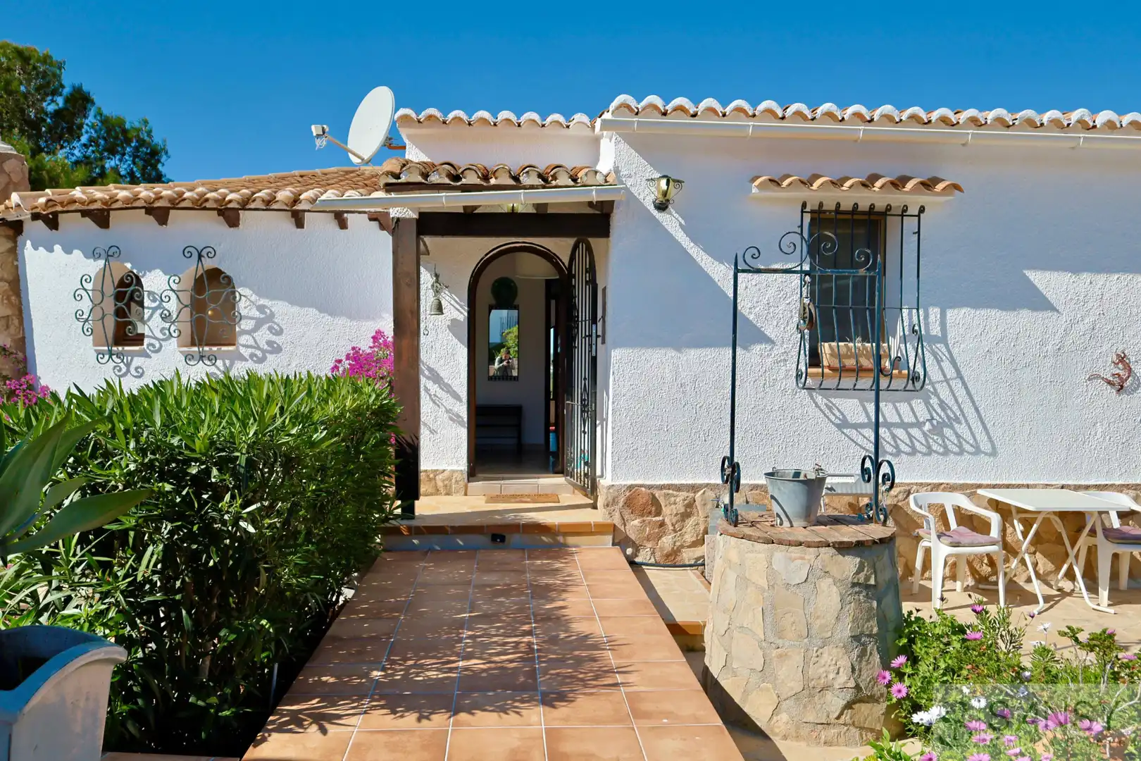 Vista exterior de Casa o xalet en venda en Jávea / Xàbia amb Terrassa i Piscina