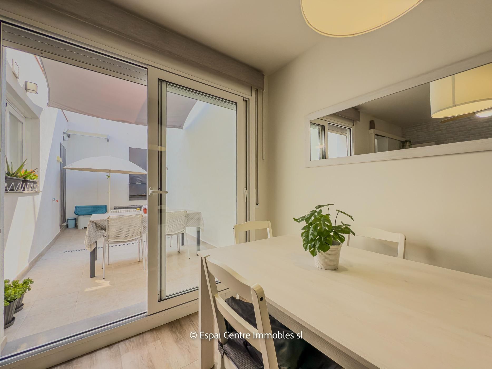 Habitación de Casa adosada en venta en Terrassa con Aire acondicionado, Calefacción y Terraza
