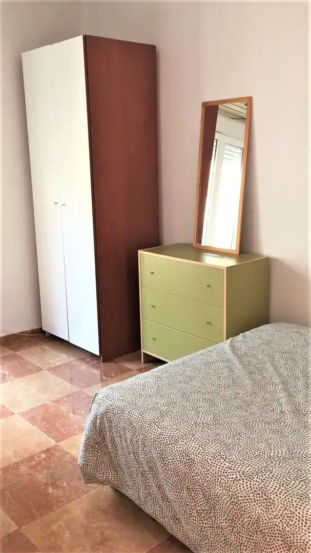 Schlafzimmer von Wohnung zur untervermieten in Sevilla mit Klimaanlage, Möbliert und Waschmaschine