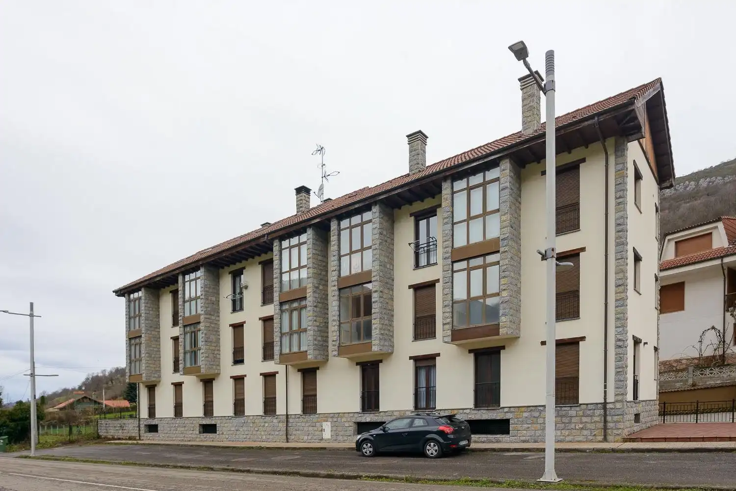 Vista exterior de Piso en venta en Aller con Calefacción, Trastero y Amueblado