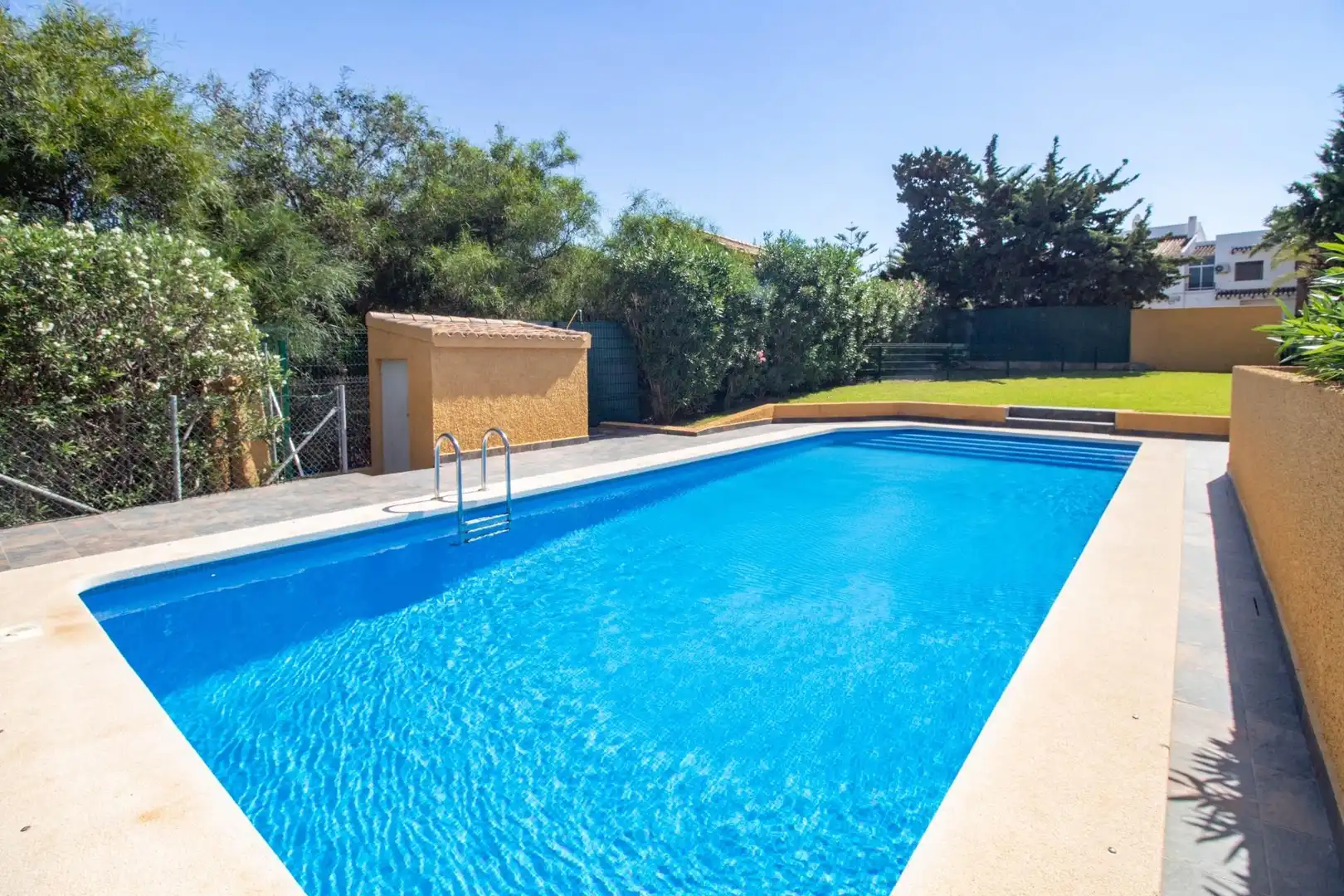 Reihenhaus mit Pool zum Verkauf in Calle  Poniente, imagen 2