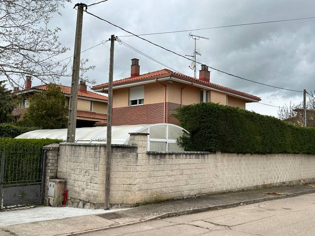 Casa-chalet en Venta en Calle Salcedilla en Villagonzalo Pedernales