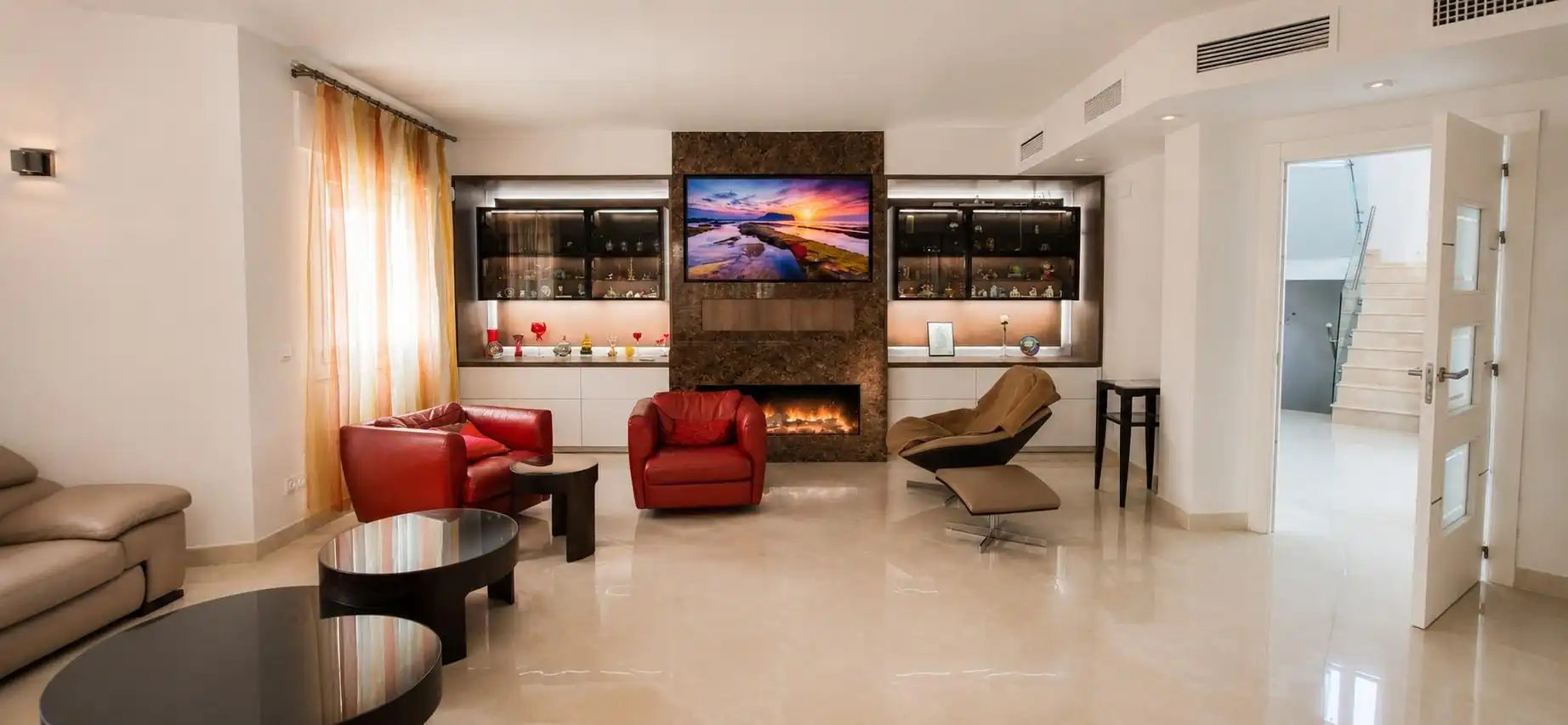 Sala d'estar de Casa o xalet en venda en Marbella amb Aire condicionat, Calefacció i Jardí privat