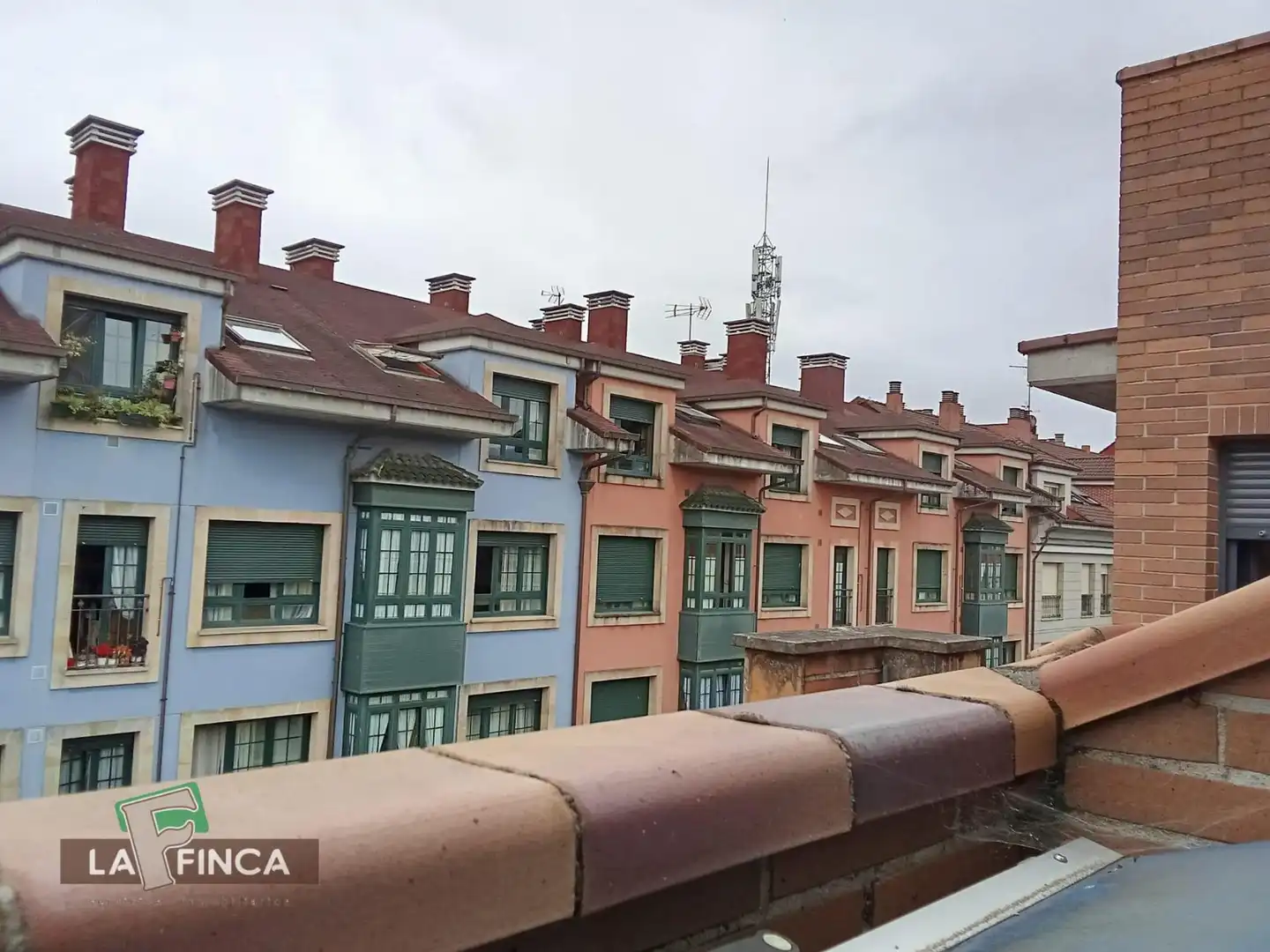 Vista exterior de Àtic en venda en Villaviciosa amb Calefacció, Parquet i Terrassa