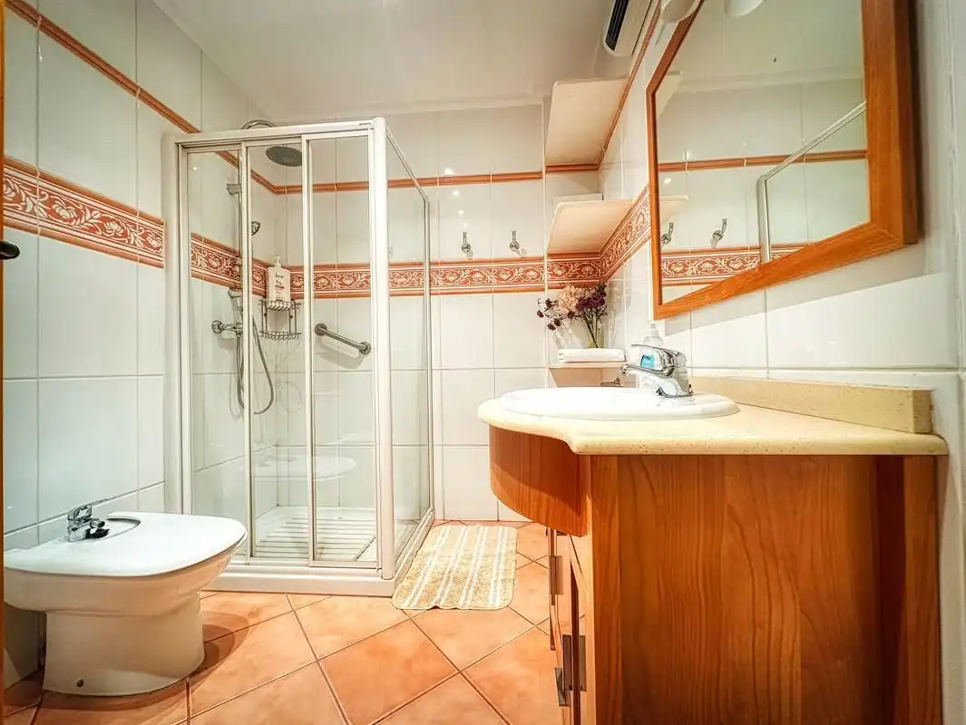 Baño de Casa o chalet en venta en La Vall de Laguar con Aire acondicionado, Calefacción y Jardín privado