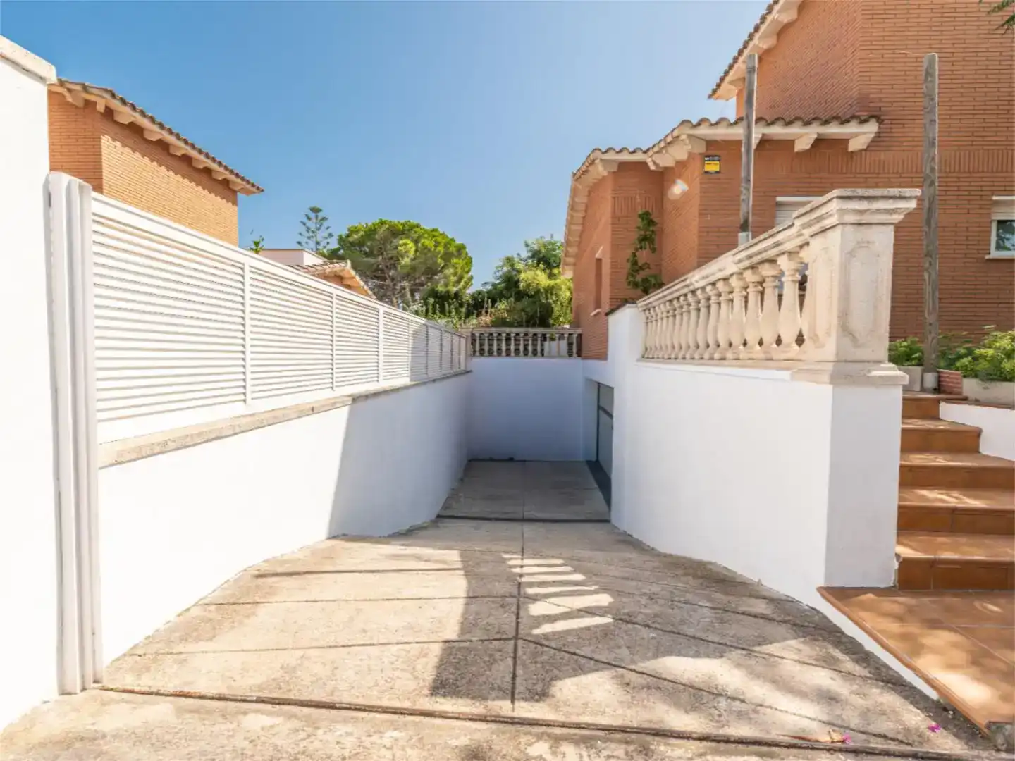 Exterior view of Houses for sale in Roda de Berà  with Swimming Pool and Balcony
