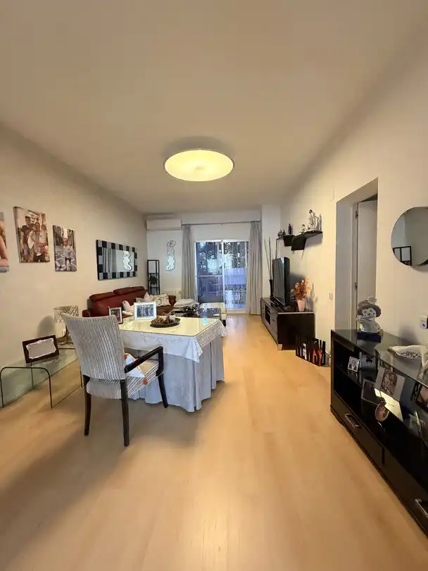 Living room of Flat for sale in Sevilla  with Air Conditioner and Heating