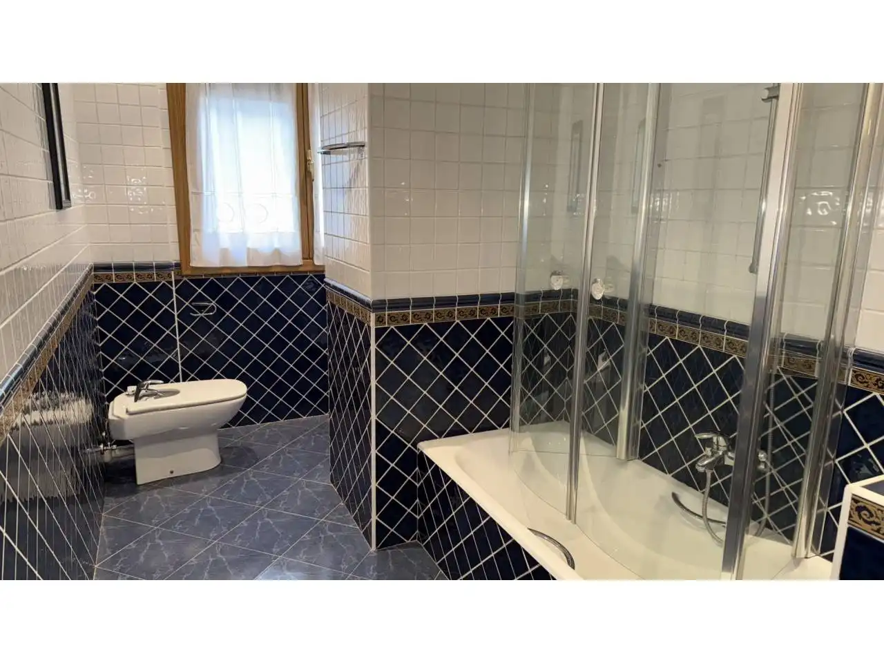Bathroom of Houses for sale in Urdiain  with Heating, Private garden and Terrace