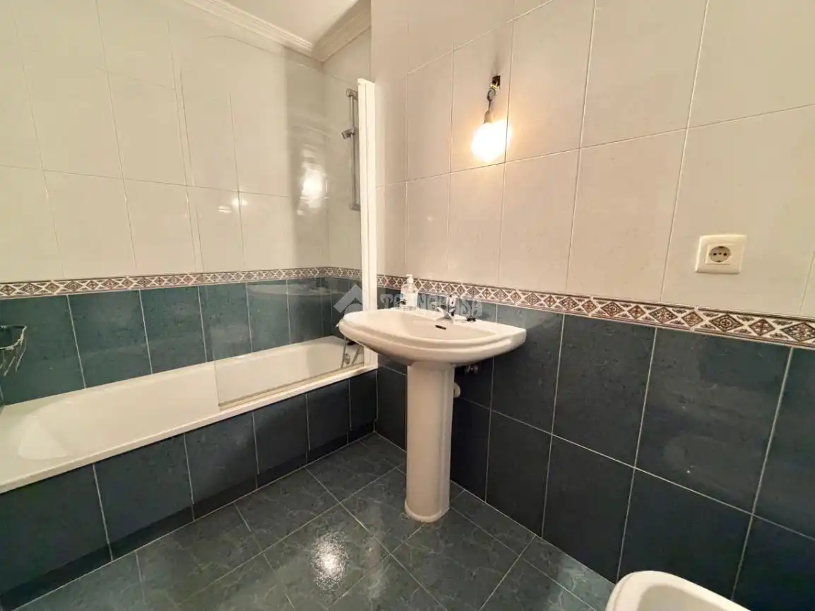 Baño de Piso en venta en Palencia con Calefacción, Parquet y Terraza