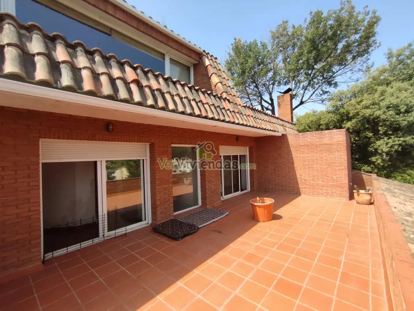 Vista exterior de Casa o xalet en venda en Esparreguera amb Aire condicionat, Calefacció i Jardí privat