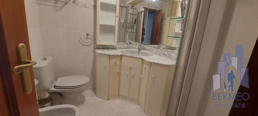 Baño de Piso en venta en Bermeo con Calefacción y Balcón