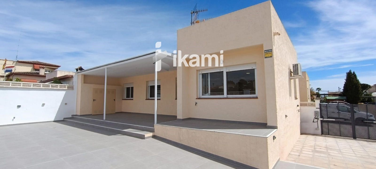 Vista exterior de Casa o xalet en venda en La Nucia amb Aire condicionat, Calefacció i Terrassa