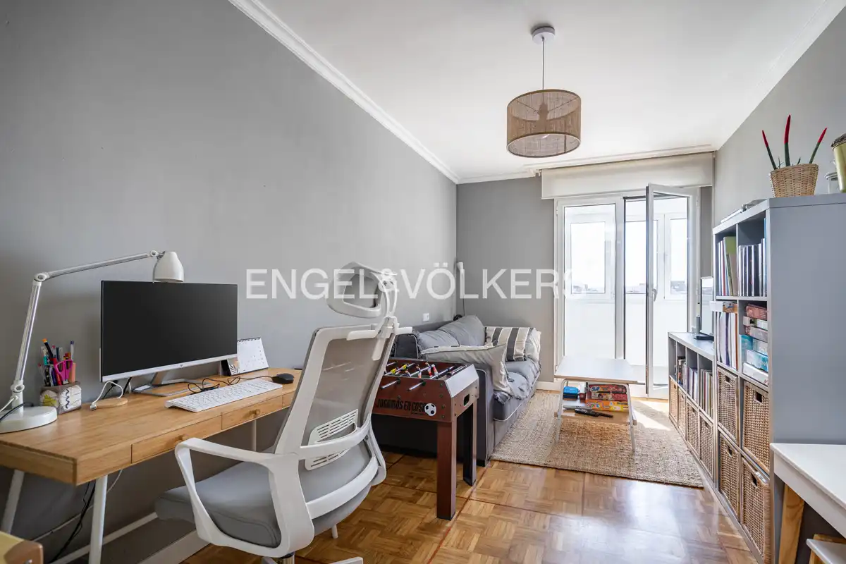 Sala d'estar de Àtic en venda en Gijón  amb Calefacció, Parquet i Terrassa