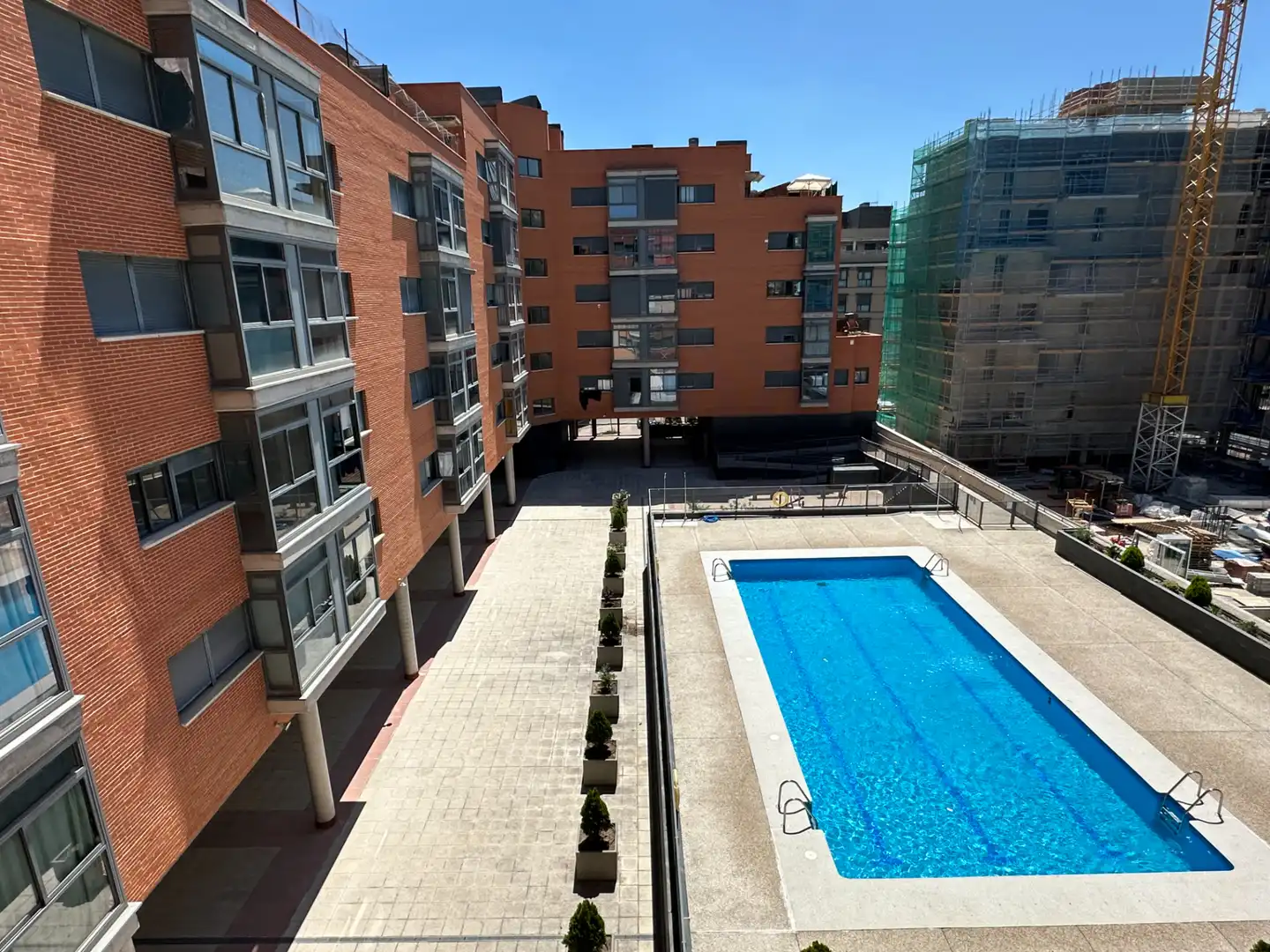 Swimming pool of Flat for rent in Madrid  with Air Conditioner, Heating and Storage room