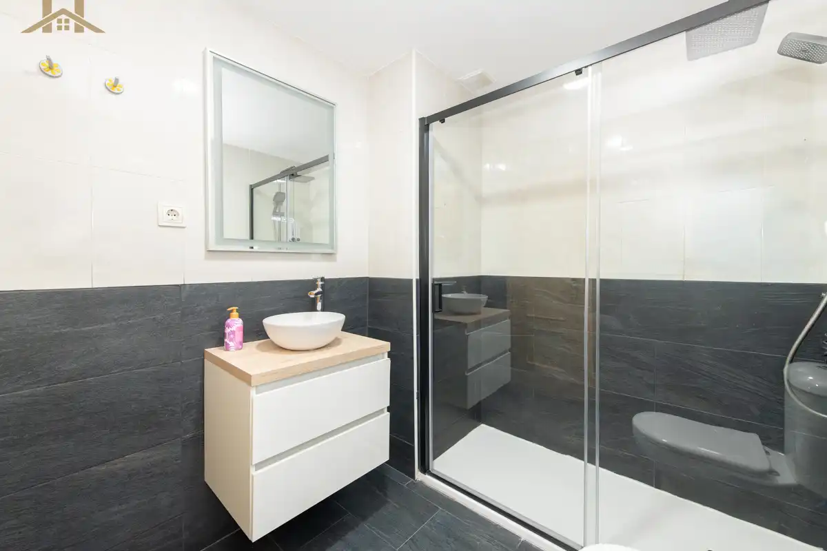 Baño de Casa adosada en venta en Loeches con Aire acondicionado, Calefacción y Jardín privado