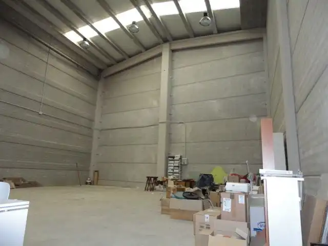 Nave industrial en venta en La Pobla de Vallbona