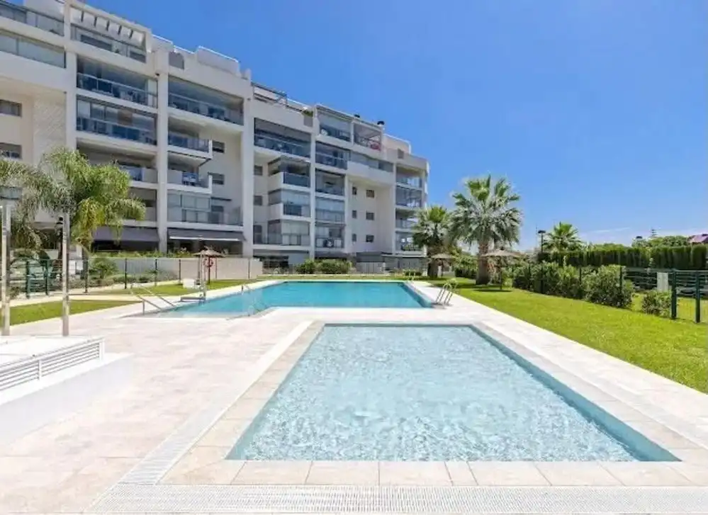 Piscina de Piso en venta en Torremolinos con Aire acondicionado, Calefacción y Terraza