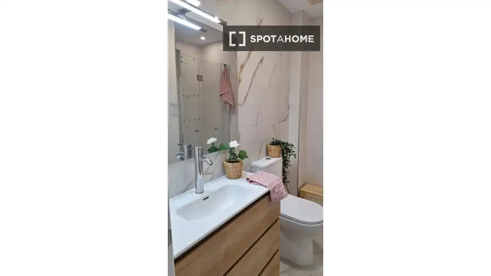 Bany de Apartament per a compartir en Sevilla amb Aire condicionat, Calefacció i Terrassa