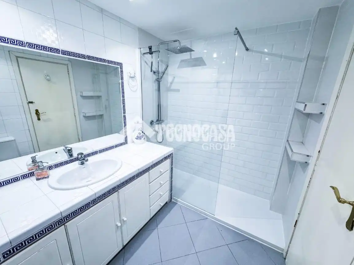 Baño de Piso en venta en Madrid con Calefacción, Parquet y Terraza