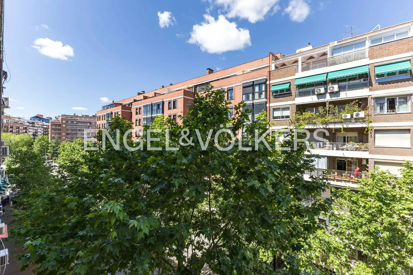 Vista exterior de Pis en venda en Madrid amb Aire condicionat, Calefacció i Parquet