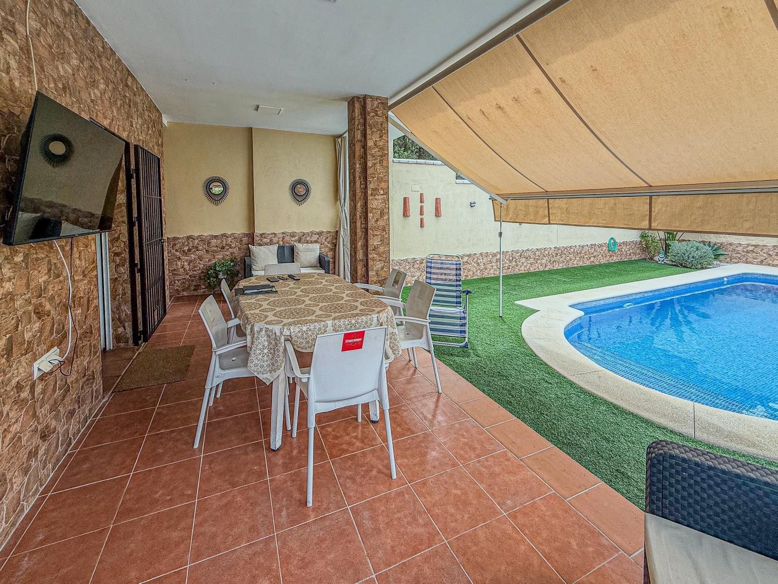 Piscina de Casa o xalet en venda en Dos Hermanas amb Aire condicionat, Jardí privat i Traster