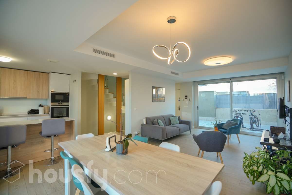 Living room of Single-family semi-detached for sale in Móstoles  with Air Conditioner, Heating and Private garden