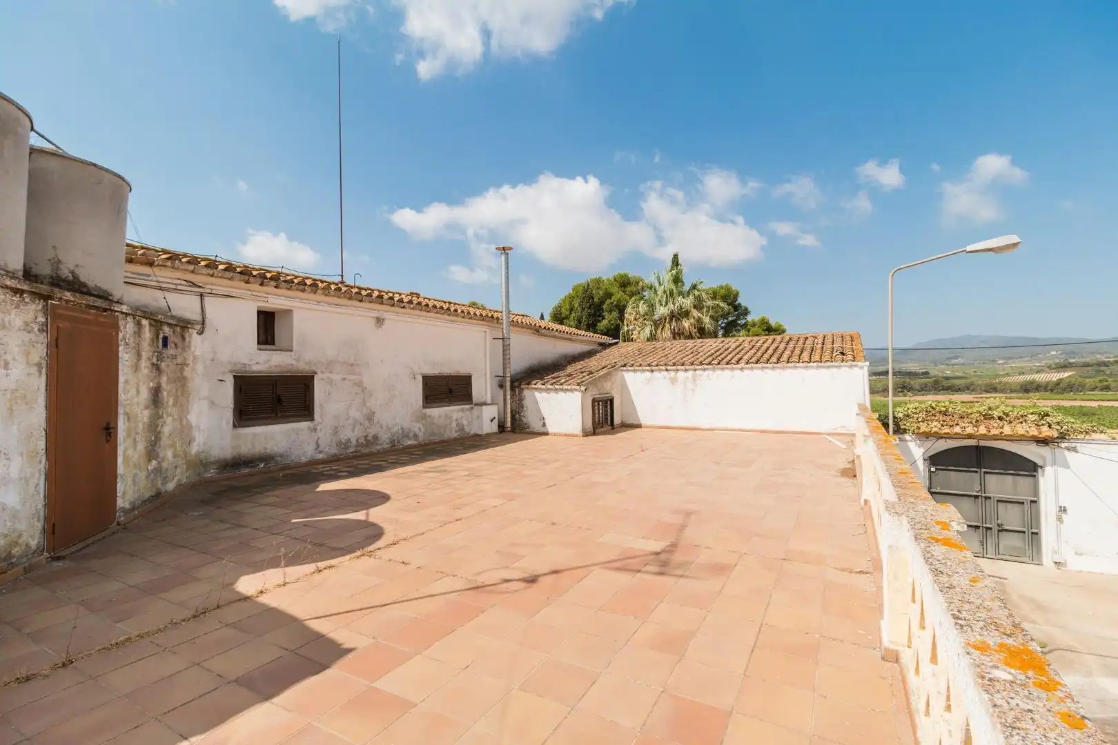 Vista exterior de Finca rústica en venda en Castellet i la Gornal amb Calefacció, Jardí privat i Terrassa