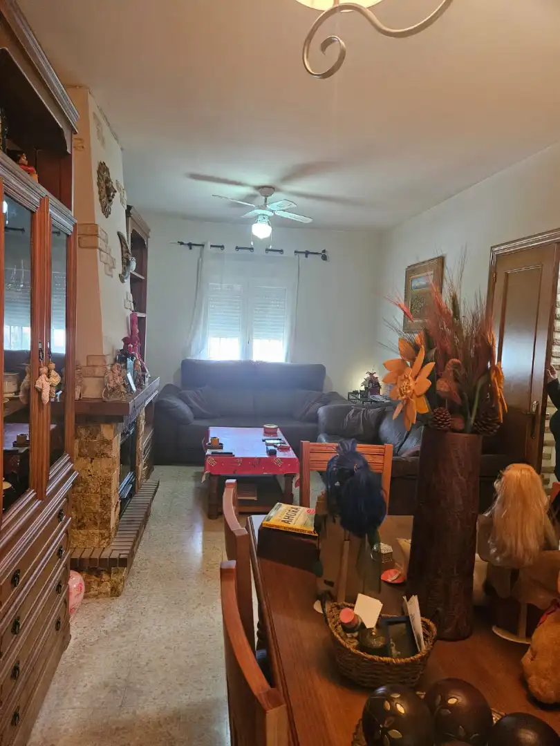 Sala d'estar de Casa o xalet en venda en La Línea de la Concepción amb Jardí privat, Terrassa i Traster