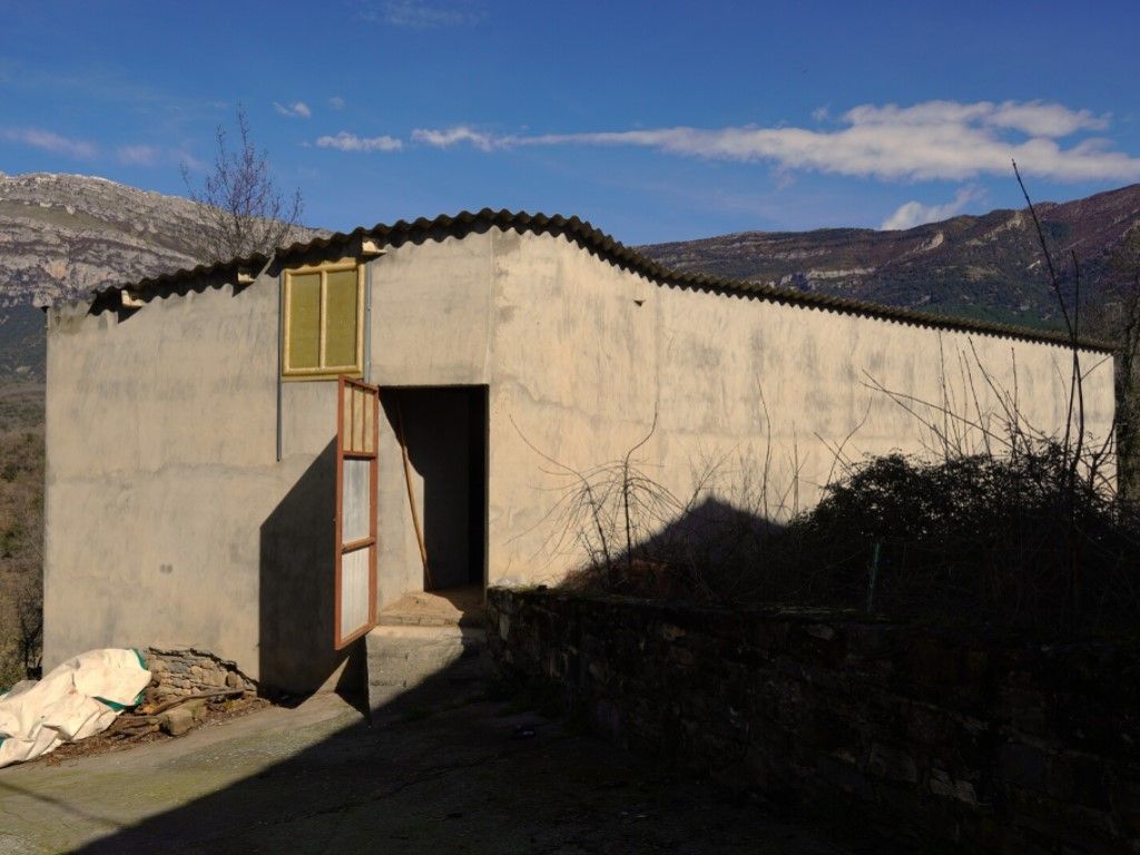 Exterior view of Building for sale in La Fueva
