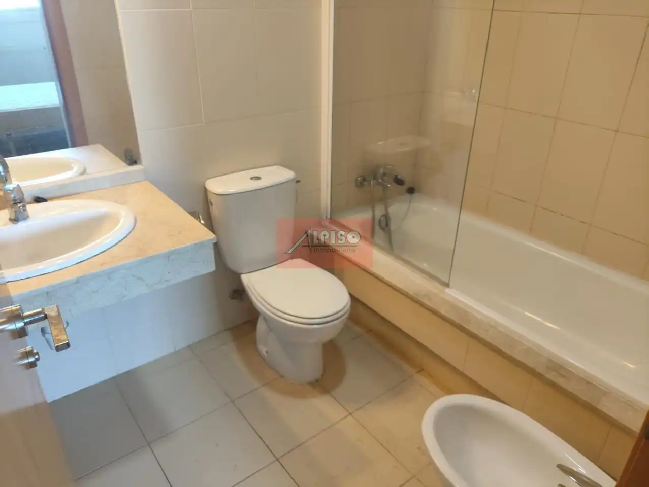 Bathroom of Flat for sale in Ourense Capital   with Heating and Furnished