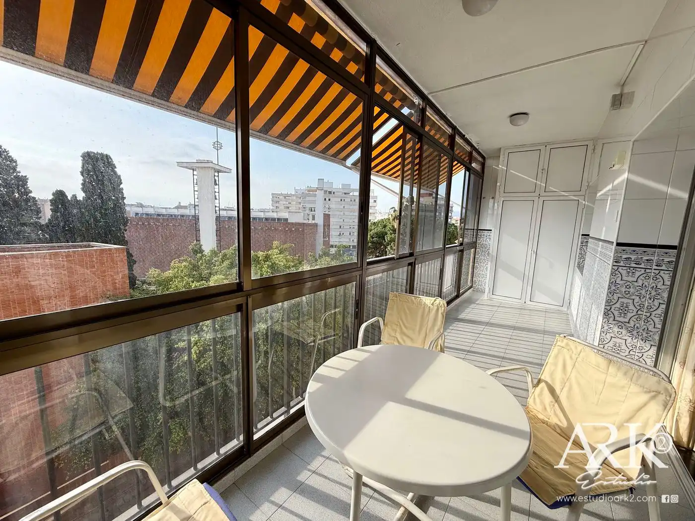 Terraza de Piso en venta en Gandia con Amueblado, Lavadora y Balcón