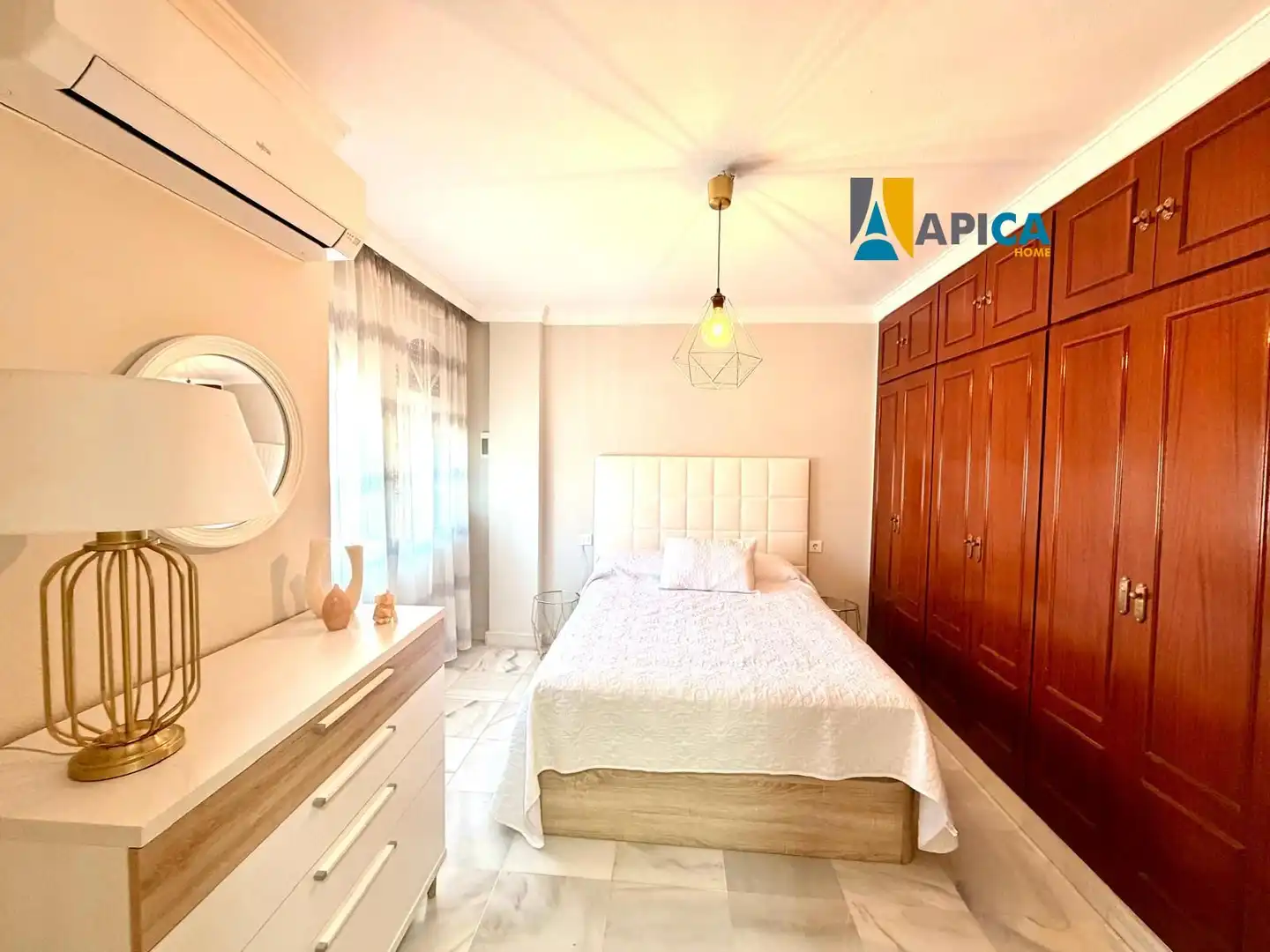Schlafzimmer von Einfamilien-Reihenhaus zum Verkauf in Barbate mit Klimaanlage, Heizung und Terrasse