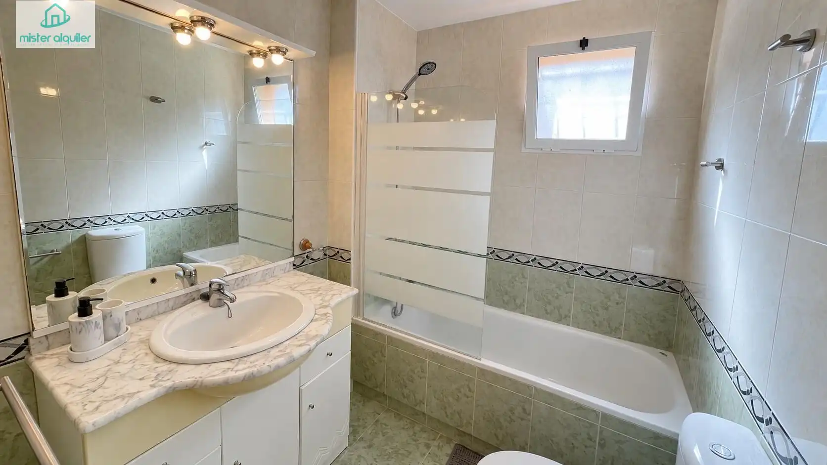 Bathroom of Houses for rent in Busot  with Air Conditioner, Heating and Private garden