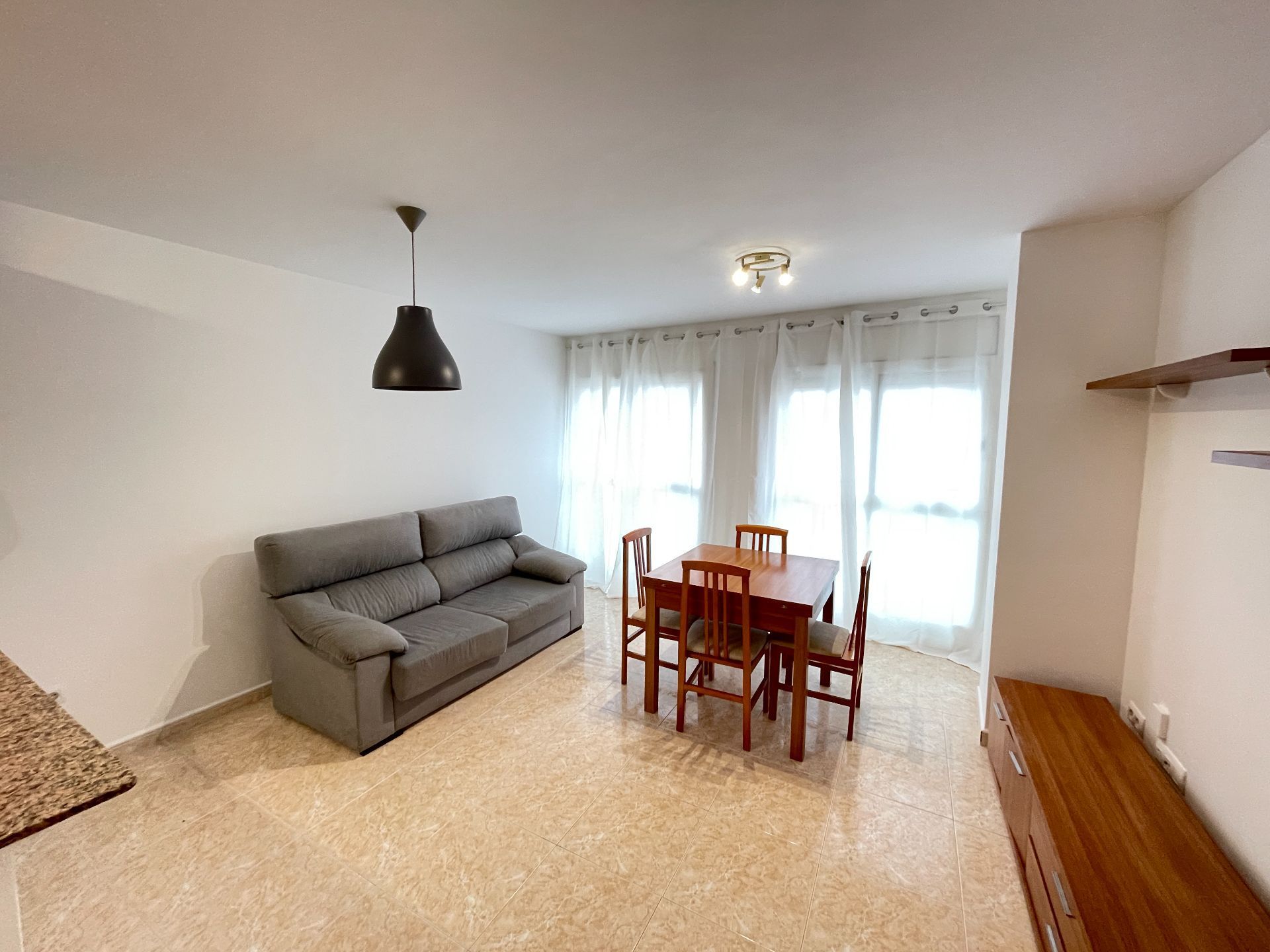 Sala de estar de Piso de alquiler en Roquetes con Aire acondicionado, Calefacción y Amueblado