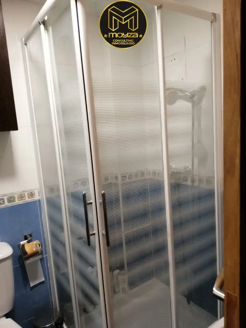 Bany de Pis en venda en Jaén amb Aire condicionat, Terrassa i Balcó