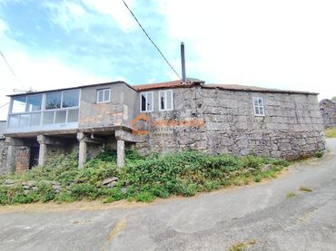 Casa amb jardí en venda a San Cristovo de Cea
