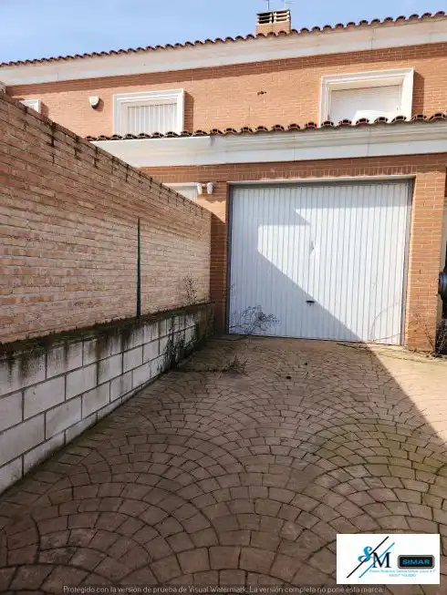 Parking of Detached homes for sale in Barcience  with Private garden