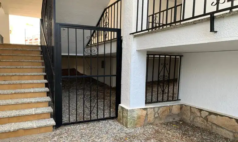 Erdgeschoss zum Verkauf in Roses mit Privatgarten, Möbliert und Gemeinschaftspool
