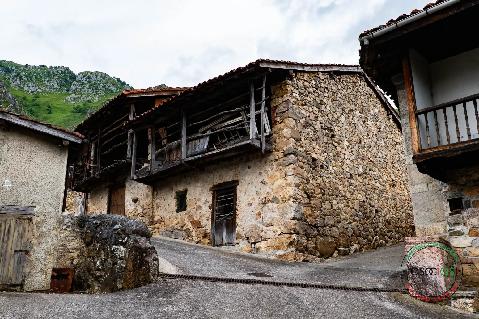 Vista exterior de Casa o chalet en venta en Sobrescobio