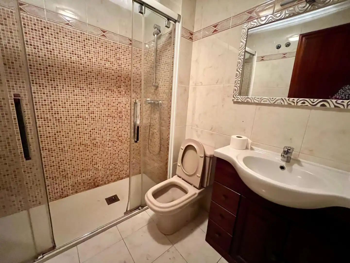 Badezimmer von Wohnung zum Verkauf in  Logroño mit Heizung, Parkett und Terrasse