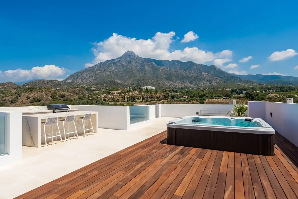 Chalet con piscina en venta en Milla de Oro, imagen 4