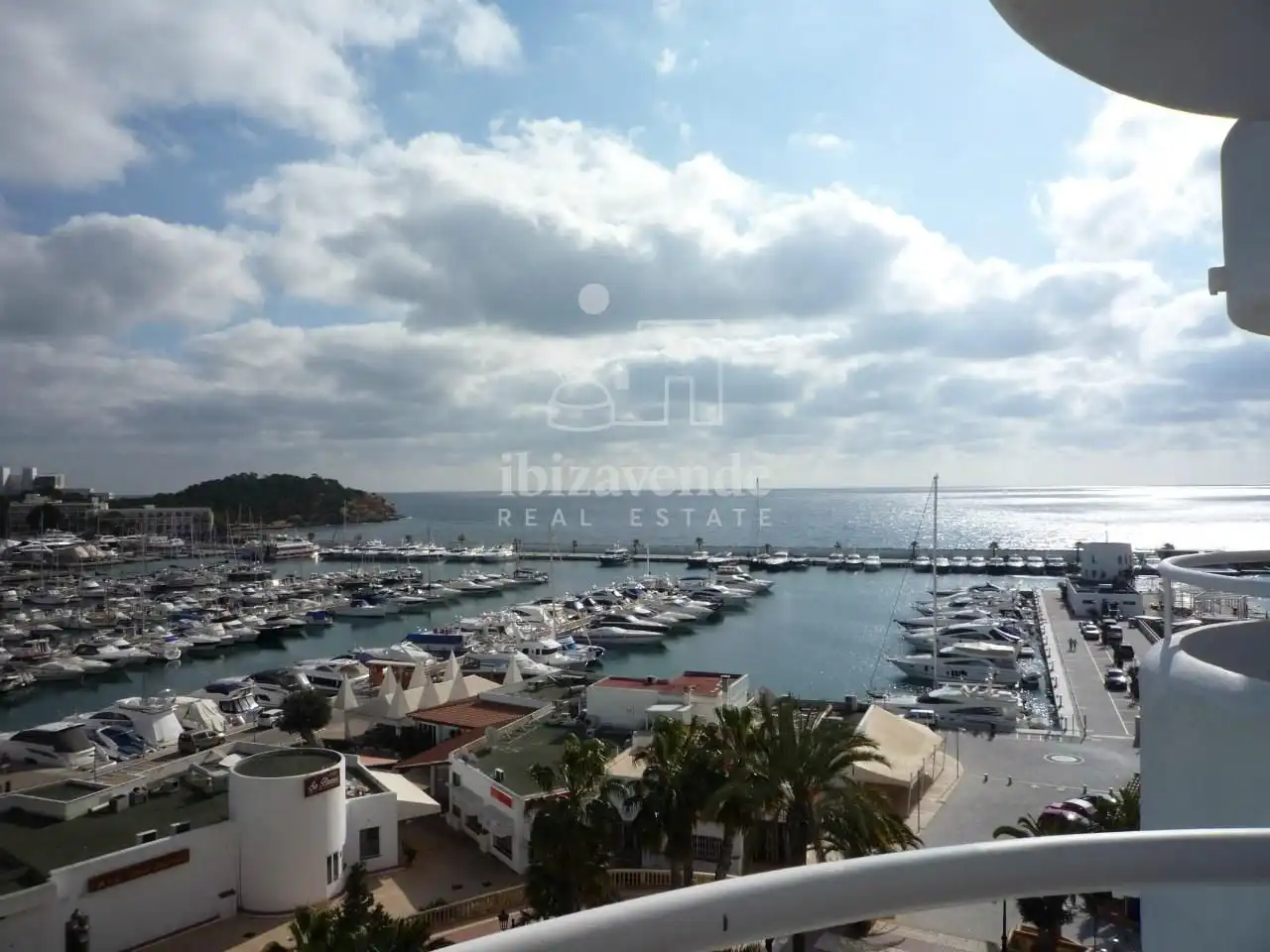 Vista exterior de Àtic en venda en Santa Eulària des Riu amb Aire condicionat, Calefacció i Terrassa