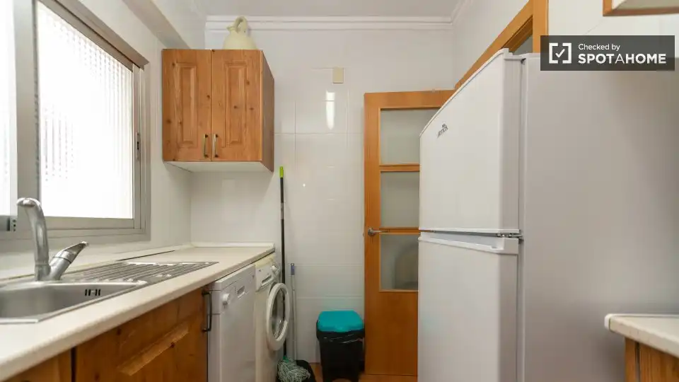 Cocina de Piso de alquiler en Valencia con Aire acondicionado, Calefacción y Amueblado