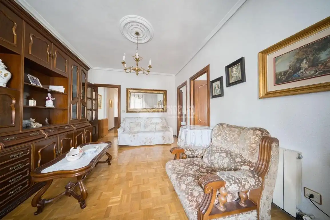 Sala de estar de Piso en venta en Valladolid con Calefacción, Parquet y Terraza