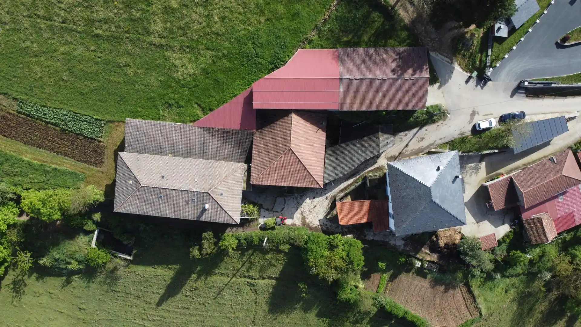 Vista exterior de Casa o xalet en venda en Cangas del Narcea amb Calefacció, Terrassa i Moblat