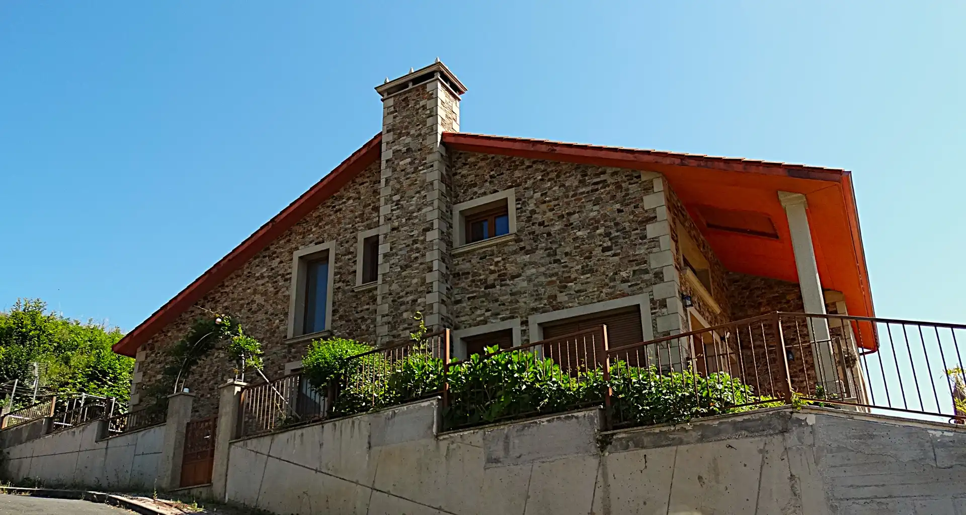 Vista exterior de Casa o xalet en venda en Miño amb Calefacció, Parquet i Terrassa