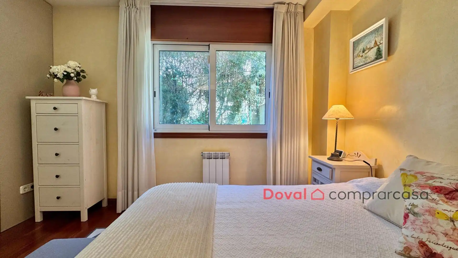 Dormitori de Casa o xalet en venda en Vigo  amb Aire condicionat, Calefacció i Jardí privat