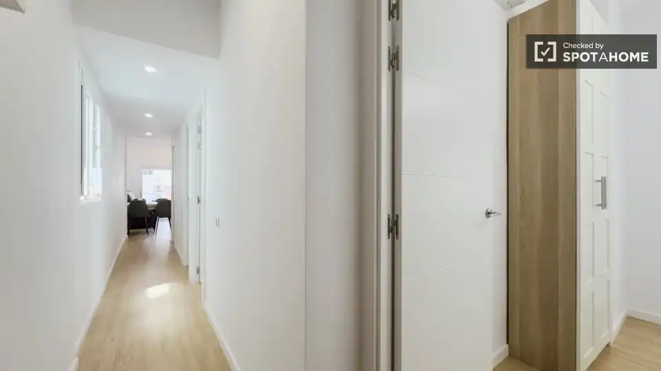 Flat for rent in  Barcelona Capital  with Air Conditioner, Heating and Furnished
