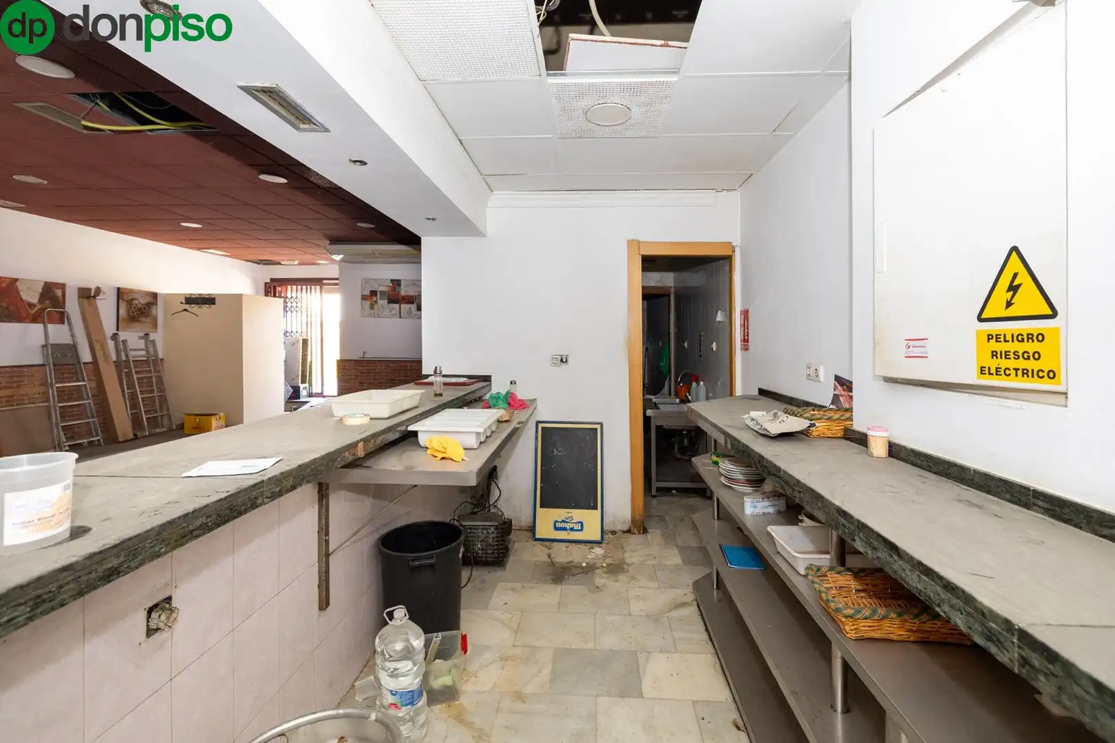 Local en venta en Avenida Avenida Juan Pablo II, 92, Joaquina Eguaras