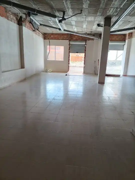 Business premises to rent in Calle Vall de Almonacid 7, imagen 4
